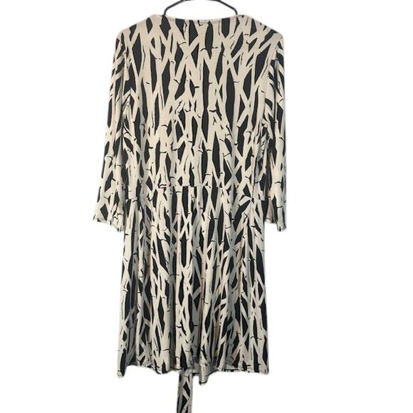 Laundry by Design Black White Abstract Wrap Style Belted Dress Women Sz M - Picture 3 of 9